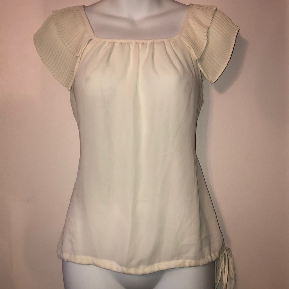 Ana flutter sleeve top